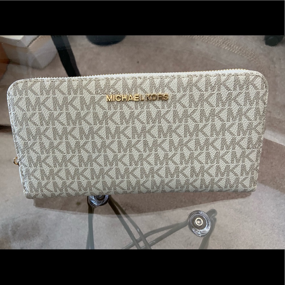 Micheal Kors wallet